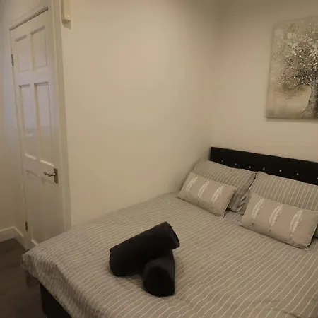 Stylish One Bed With Off Road Parking Apartamento