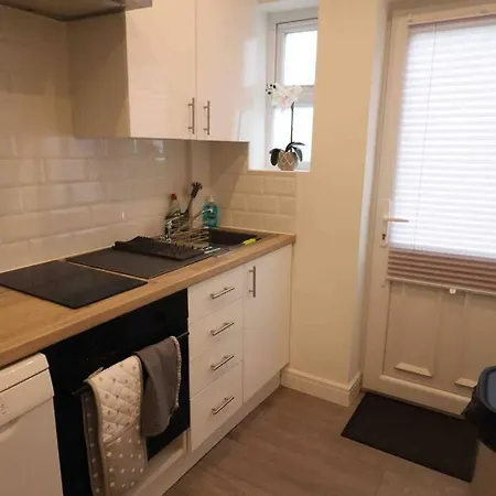 Stylish One Bed With Off Road Parking Apartamento
